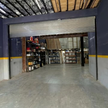 Venta Galpón con estructura de hormigón • Planta libre • Gran potencial comercial/inversión Floresta