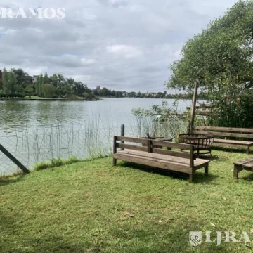 Casa a la laguna en venta en Santa Barbara