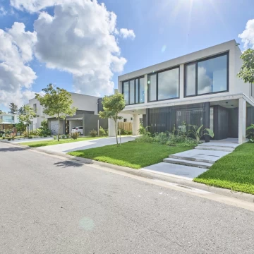 Venta Casa 6 ambientes en El Yacht, Nordelta, al río