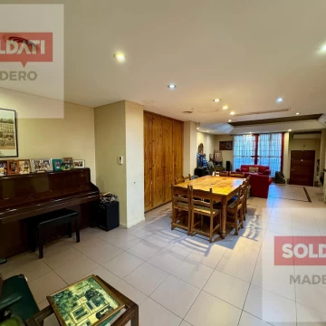 Venta. Casa. Lote propio. 11 ambientes. 5 baños. Jardín. Villa Crespo.