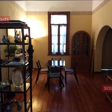 casa 6 amb con patio y depto indep en venta flores