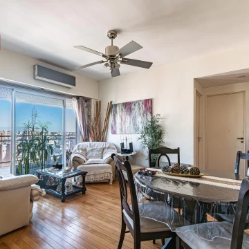 Venta 3 ambientes piso alto vista abierta con cochera