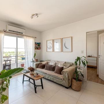 Venta departamento 2 ambientes con cochera. Piso alto. Amenities. Piscina. Olivos.