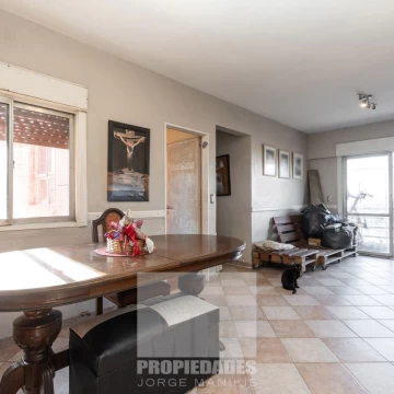 Departamento en venta. 4 ambientes con cochera. La Boca