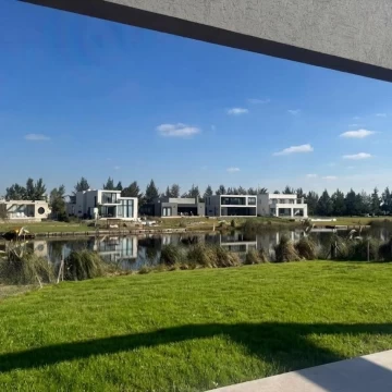 Casa a la Laguna en Venta - El Naudir Aguas Privadas