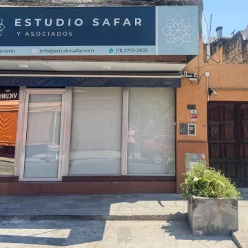 Local   Oficina   Casa c/ Cochera y Jardín — Villa Celina