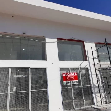 Local sobre Donato Alvarez , 350 mts  planta libres , doble altura 