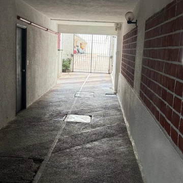 Vendo Cochera con renta, en Pocitos