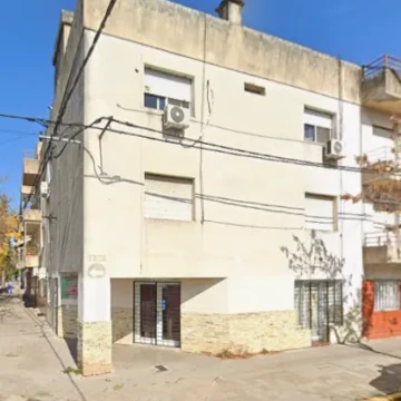 DEPARTAMENTO DOS DORMITORIOS 1° PISO ESCALERA