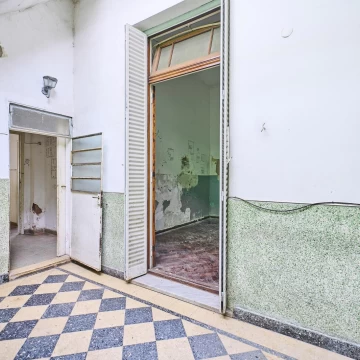 PH en venta de 4 ambientes a refaccionar en Saavedra