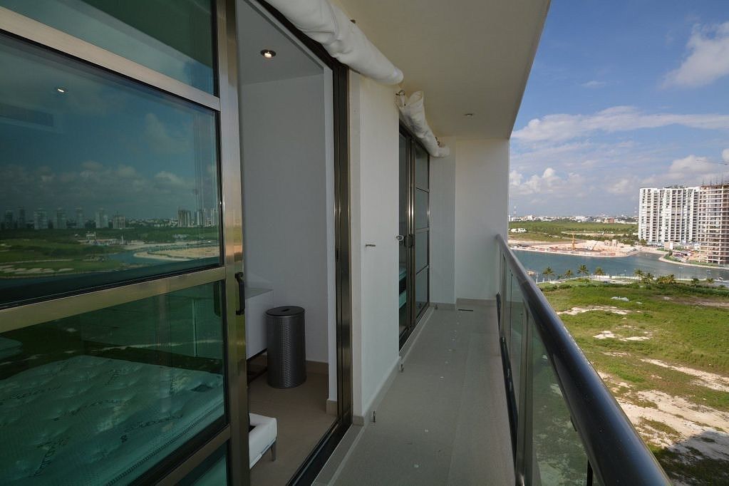 Amplio terreno venta en Puerto Cancún
