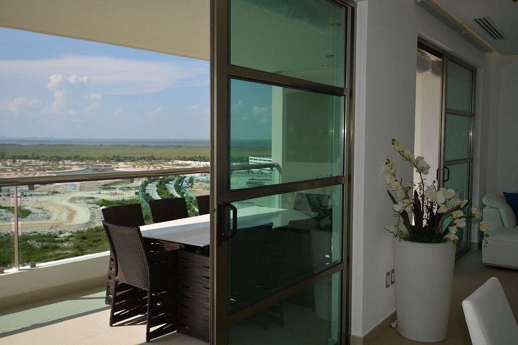 Venta departamento en Puerto Cancún frente al mar