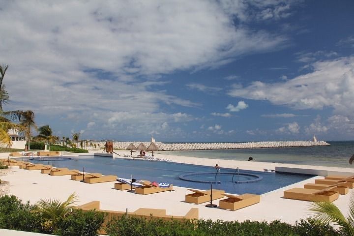 Novo Cancún frente al mar caribe en Cancún