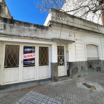 Venta Casa Rosario 4 habitaciones Patio Terraza - Av Alberdi Iglesia Perpetuo Socorro- Apta Credito