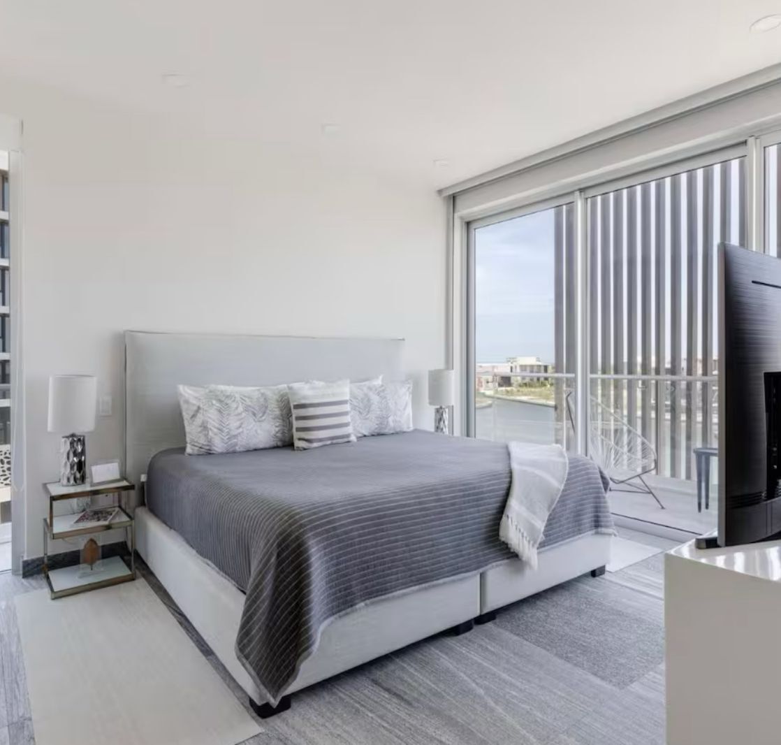 Departamento esquinero de 3 recámaras en venta Puerto Cancún