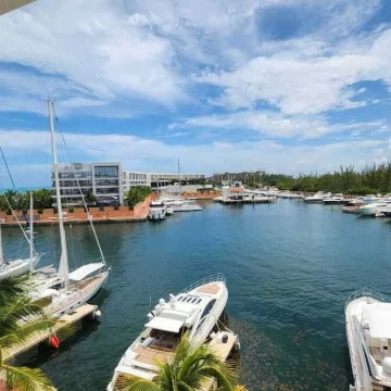PENTHOUSE VISTA AL MAR Y LA MARINA LA AMADA