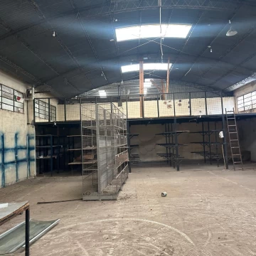 TRES GALPONES EN VENTA EN ROLDAN