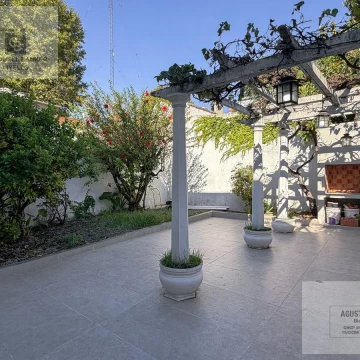 PH Reciclado a Nuevo tipo Casa con Patio, Parrilla y Oficina – a 1 cuadra Parque Saavedra