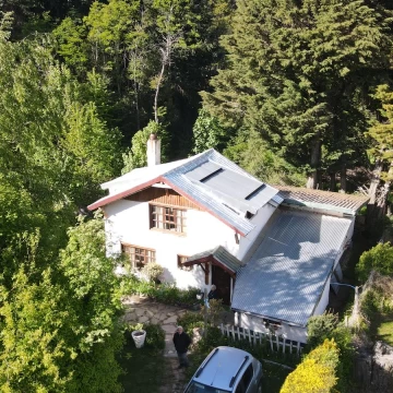 Amplia Casa 4 dorm hermoso jardin con arroyo km 15