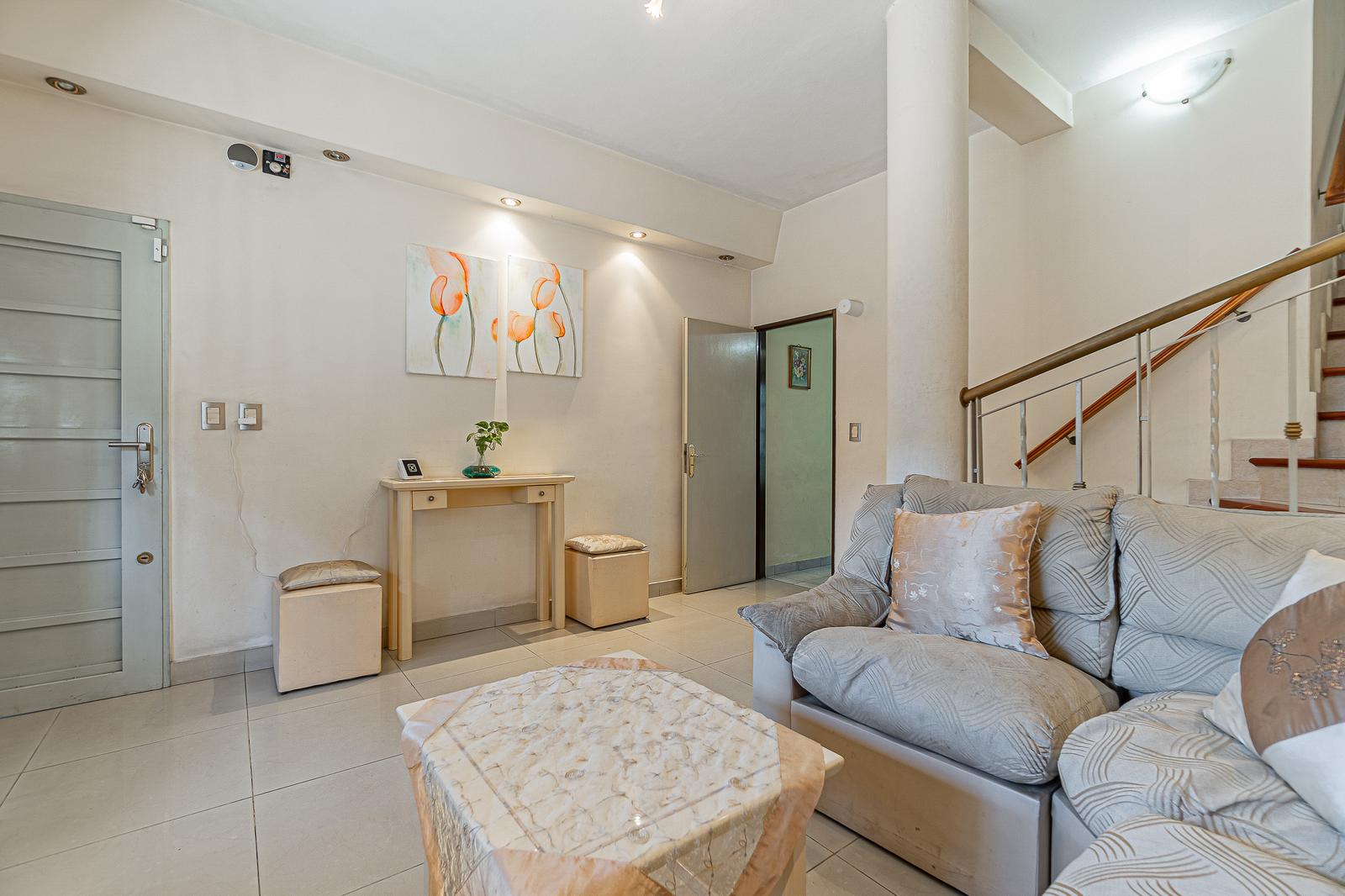 Casa de 6 dormitorios en Lomas del Mirador, foto 4