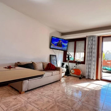 Departamento con cochera y amplia terraza en venta en La Plata
