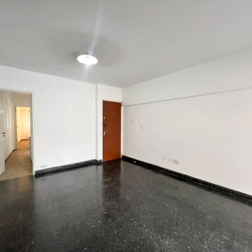 Alquiler departamento un dormitorio Rosario al frente. Cocina separada. Amplio. Zona Facultades