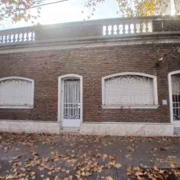 CASA  DE  1 DORMITORIO EN ALQUILER ARROYITO