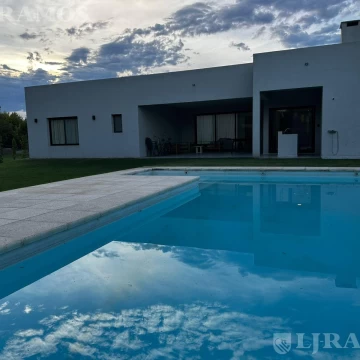 Casa en Venta en 1 Planta con pileta San Matias PG
