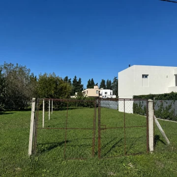 TERRENO 473M2 GORINA GONNET LA PLATA CALLE 489 E/ 133 Y 134