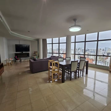 Departamento - 172 m2 - 3 dormitorio - 1 quincho interno - 1 cochera - La Plata