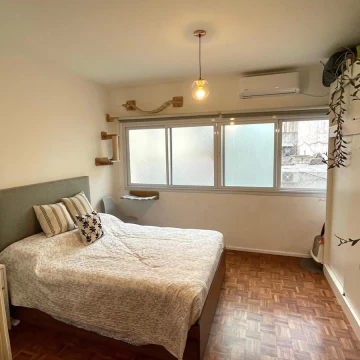 Monoambiente Divisible en Excelente Estado – Sarmiento al 1600 – Alquiler $450.000