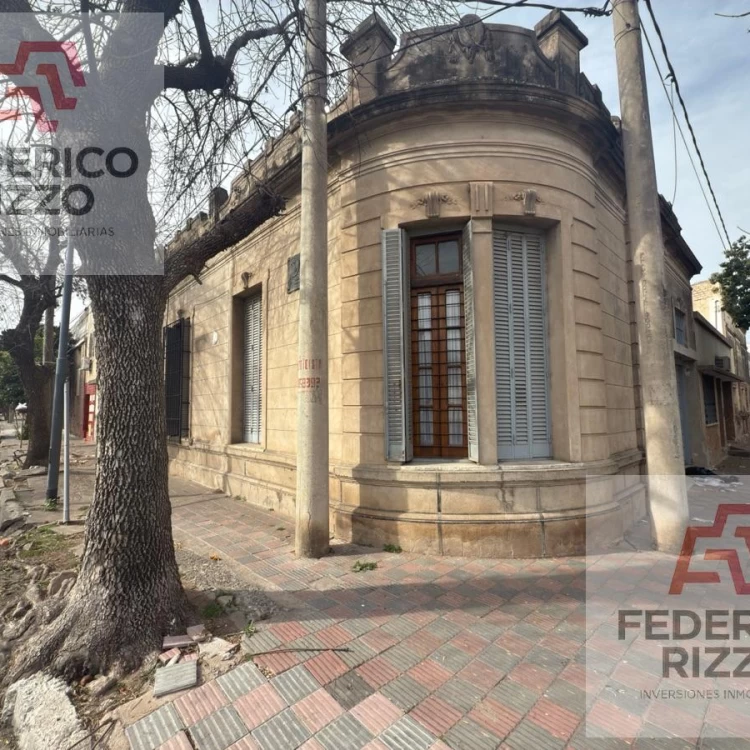 Venta Casa en Bº General Bustos. Clasica! Hermosa!