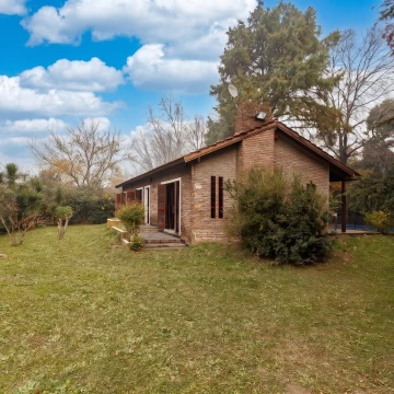 Casa quinta 3 ambientes con pileta y parque