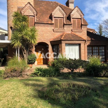 CASA 6 AMB COUNTRY BANCO PROVINCIA 310 MTS SOBRE 900 MTS DOBLE LOTE PISCINA HIDEROMASAJE DUCHA ESCOCESA