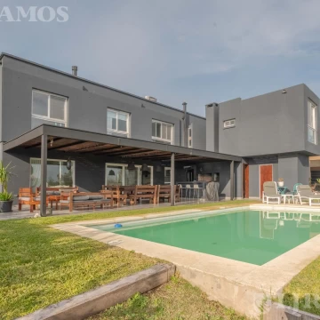 Casa en venta al Agua Barrio Marinas  - Puertos/ Escobar