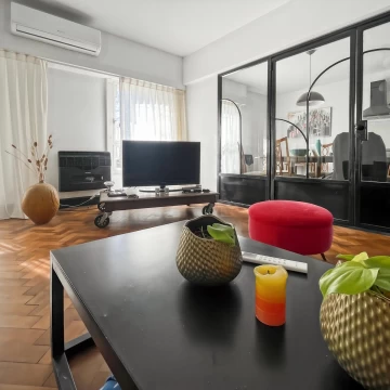 Departamento de 4 ambientes c/cochera  en  Av del Libertador y Pirovano totalmente reciclado