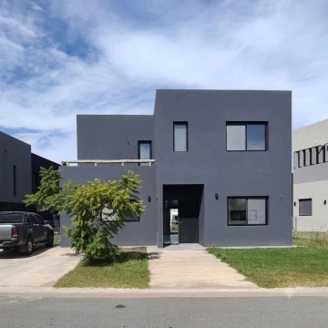 Casa En Venta Y Alquiler al Río En Barrio Náutico El Canal, Villanueva, Tigre