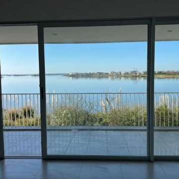 Departamento 3 ambientes al lago