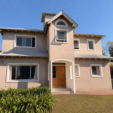 Casa en venta con dependencia y gran lote - oportunidad de precio