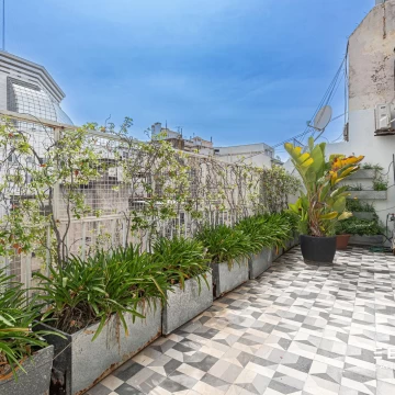 Venta Departamento dúplex 4 ambientes con terraza, cochera y baulera. Retiro.