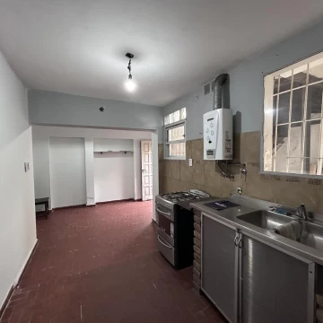 Casa de pasillo en venta de un dormitorio en Rosario - Alberdi