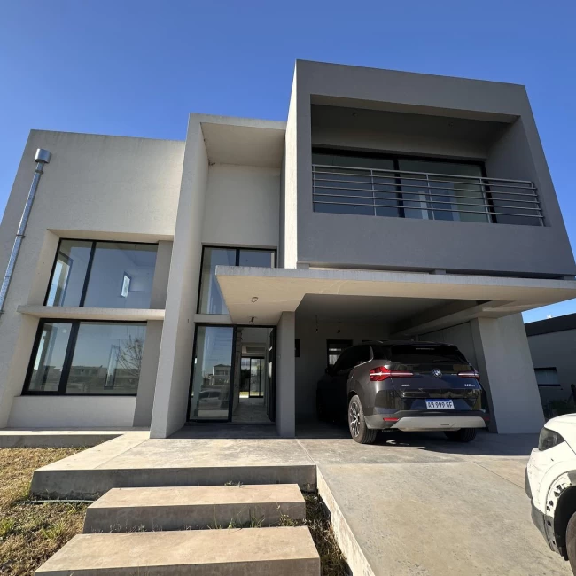 Casa de 5 Ambientes en Venta a Estrenar  en Villalobos – Diseño, Confort y Calidad