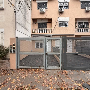 Departamento en Venta en Villa Ballester- 2 Ambientes con entrada para auto- Zona céntrica