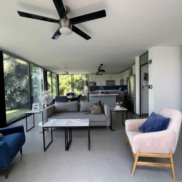 Casa moderna en venta en club de golf San Gaspar con seguridad
