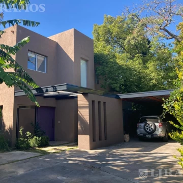 EXCELENTE CASA EN VENTA EN BARRIO SEMICERRADO DE 5 CASAS - SANTA RITA - LOMAS DE SAN ISIDRO