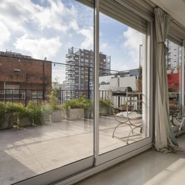 Venta departamento de 4 ambientes con terraza, a metros de Plaza Vicente López -Recoleta