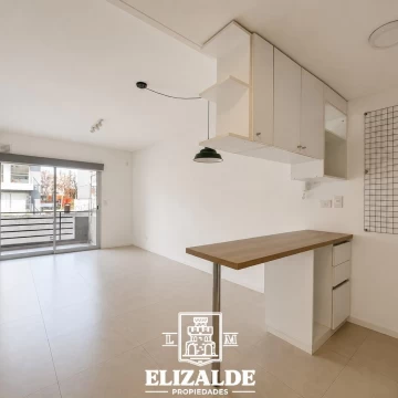 Don Orione y Constitucion - 2 amb c/balcon y cochera - Alquiler