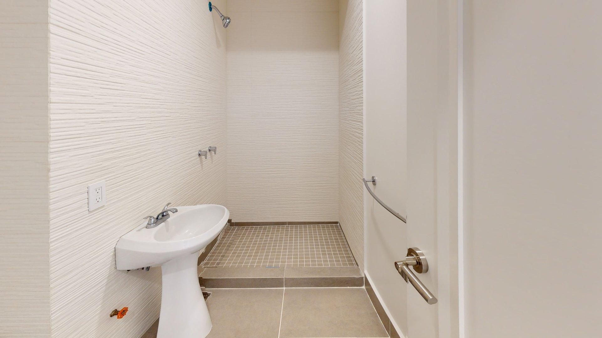Mitikah-PH-PH3R-B2-Bathroom.jpg