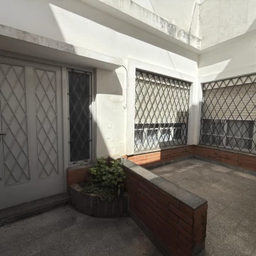 PH  2 dormitorios con patio y terraza