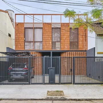 Venta dúplex a estrenar 4 ambientes con jardín, parrilla y cochera en Olivos